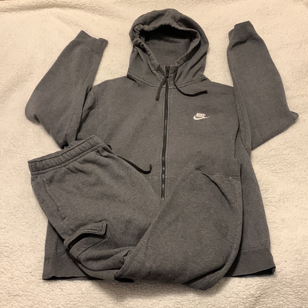 Nike Mens Sweater and joggers